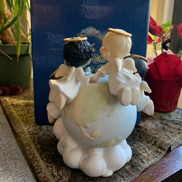 PRECIOUS MOMENTS 1998 Limited Edition "His love will love will uphold the world" - Picture 7 of 11